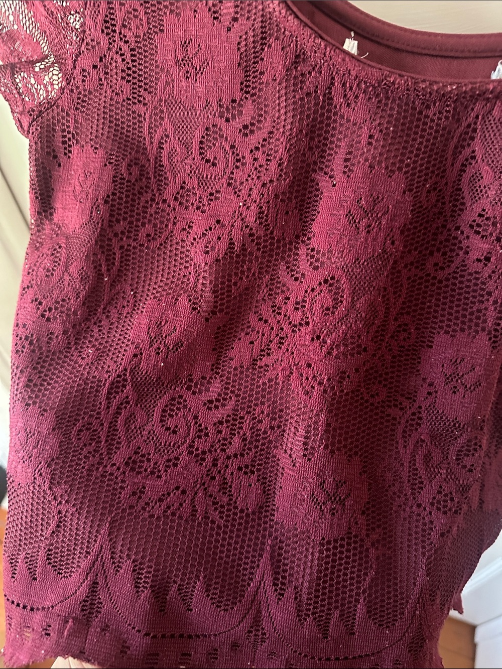 Lace Scoop Neck Cap Sleeve Burgundy Red Scalloped Hem Crop Top - Picture 13 of 13